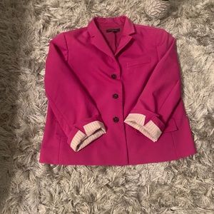 Bright pink blazer🌸